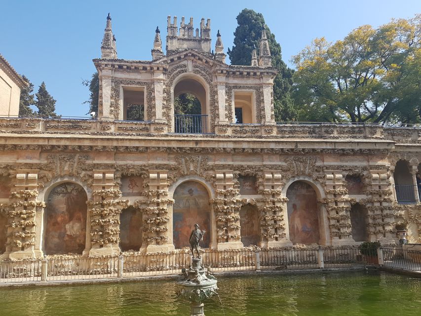 Seville: Alcázar Tour with Tickets Included - Getting through the entrance