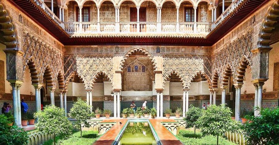 Seville: Alcázar Tour with Tickets Included - Patio del Crucero, baths, and underground cisterns