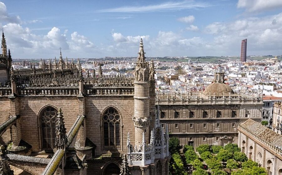 Seville: Cathedral, Giralda & Alcázar Guided Tour - Who should book this Seville tour?