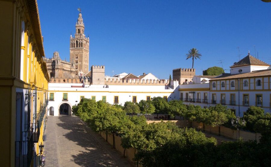 Seville: Cathedral, Giralda & Alcázar Guided Tour - The Giralda, once a minaret