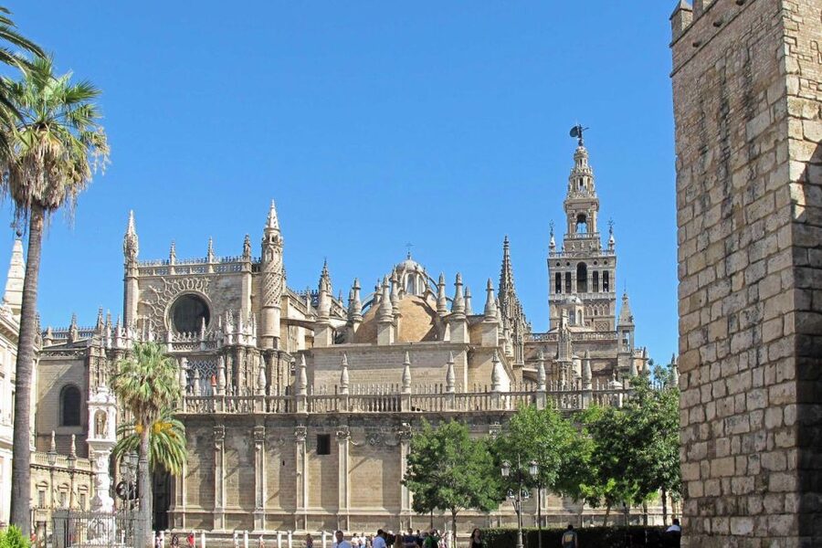 Seville: Cathedral, Giralda & Alcázar Guided Tour - The guides make the difference
