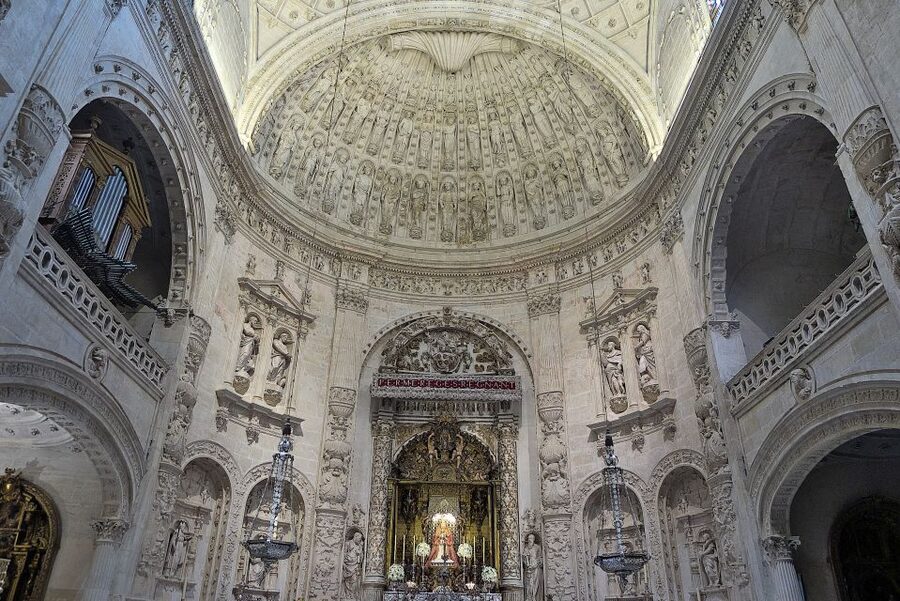 Seville: Cathedral, Giralda, and Alcazar Guided Tour - Who should book this Seville tour?