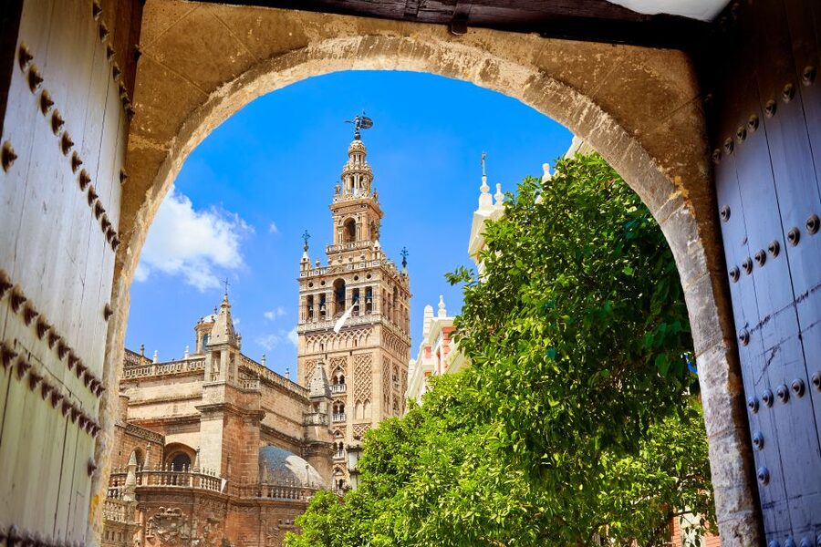 Seville: Cathedral, Giralda, and Alcazar Guided Tour - How the pace feels in real life