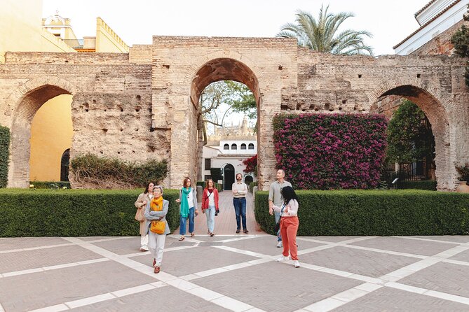 Seville Exclusive Beat the Crowds Guided Alcazar Before Opening - Practical details that affect your morning