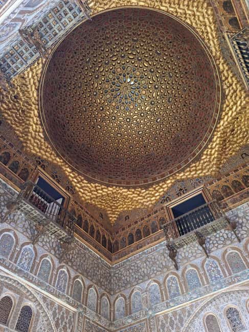 Seville: Guided tour of the Alcazar, Cathedral, and Giralda - Teresa’s guiding style and the audio system