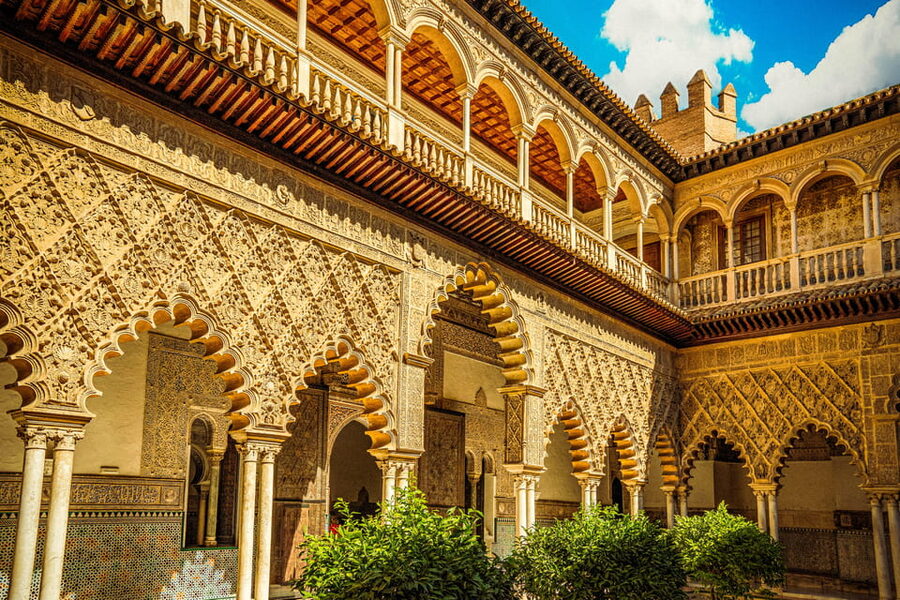 Seville: Priority Access Cathedral, Giralda & Alcázar Tour - The Alcázar: Moorish design inside a working royal palace