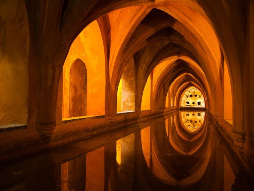 Seville: Real Alcazar Admission and Guided Tour - Meeting the guide in Plaza Virgen de los Reyes