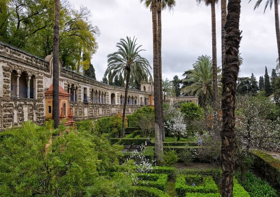 Seville: Real Alcazar of Seville Guided Tour and Ticket - Entering an old royal residence in central Seville