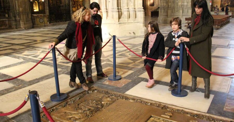 Seville: Royal Alcazar, Cathedral, and Giralda Tower Tour - Why this Seville combination works