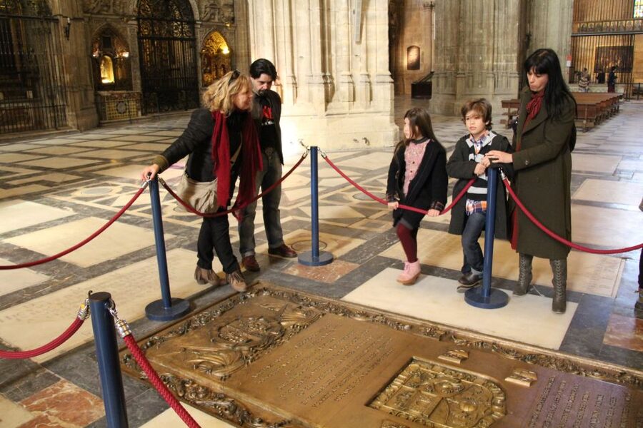 Seville: Royal Alcazar, Cathedral, and Giralda Tower Tour - Inside Seville Cathedral for about an hour