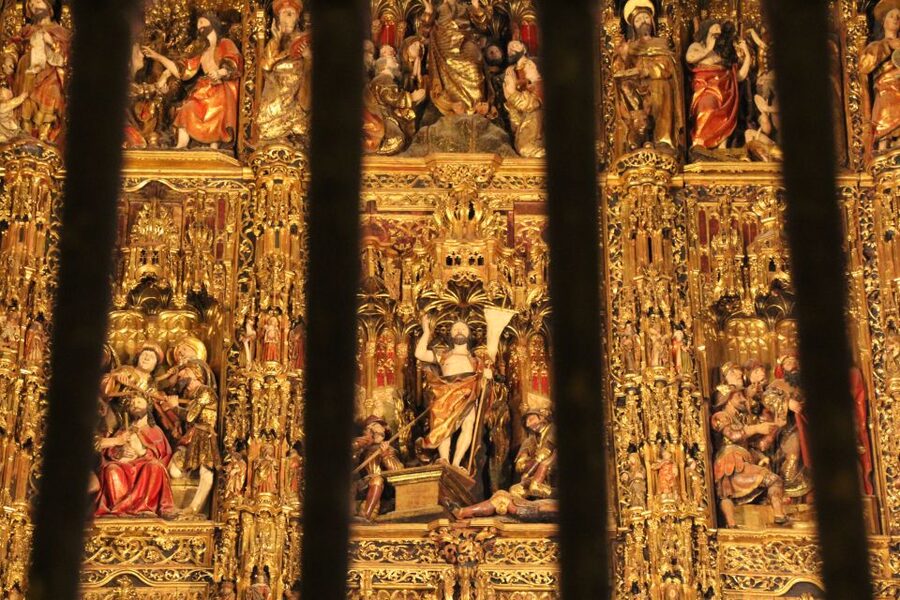 Seville: Royal Alcazar, Cathedral, and Giralda Tower Tour - Entering the Royal Alcazar