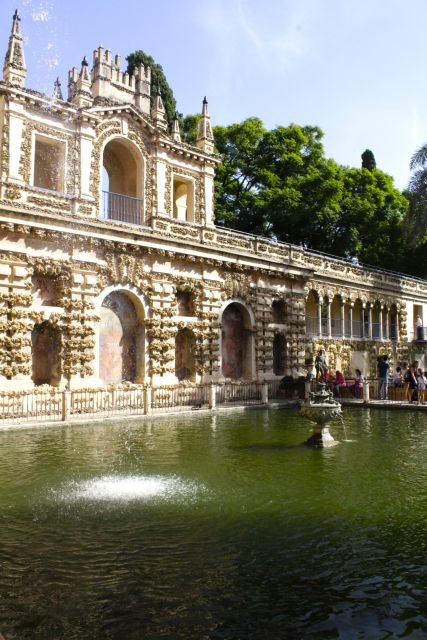 Seville: Royal Alcazar of Seville Tour - Why the Royal Alcázar deserves a guided visit