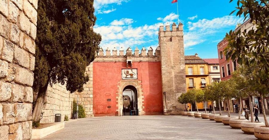 Seville: Skip-the-Line Royal Alcázar Guided Tour - Fast-track entry and the first look at the palace