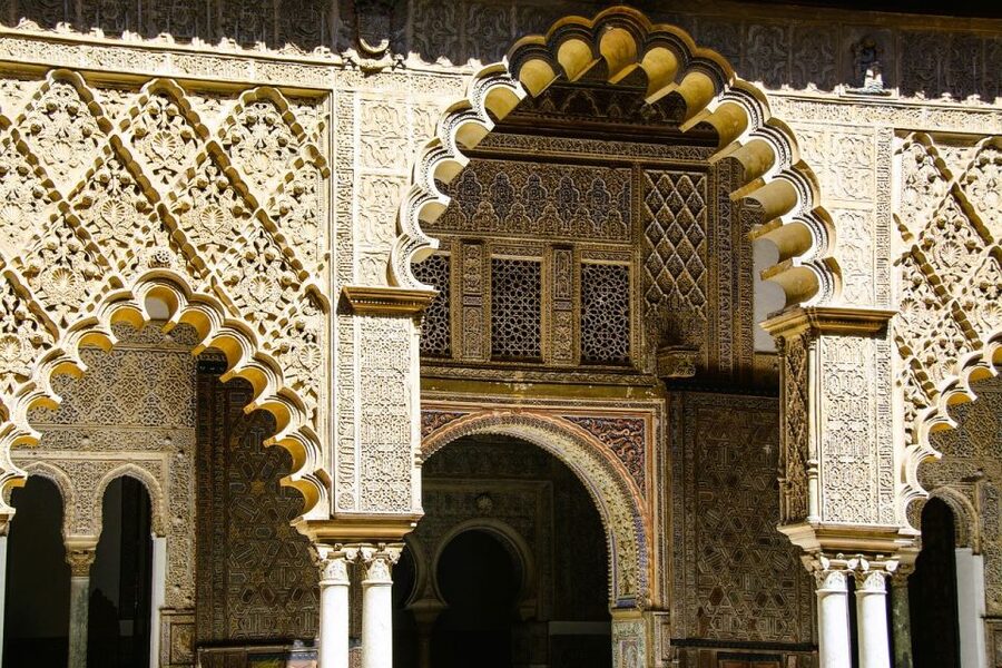 Seville: Small-Group Alcázar Guided Tour & Entry Ticket - Entering the Alcázar without the ticket-office queue
