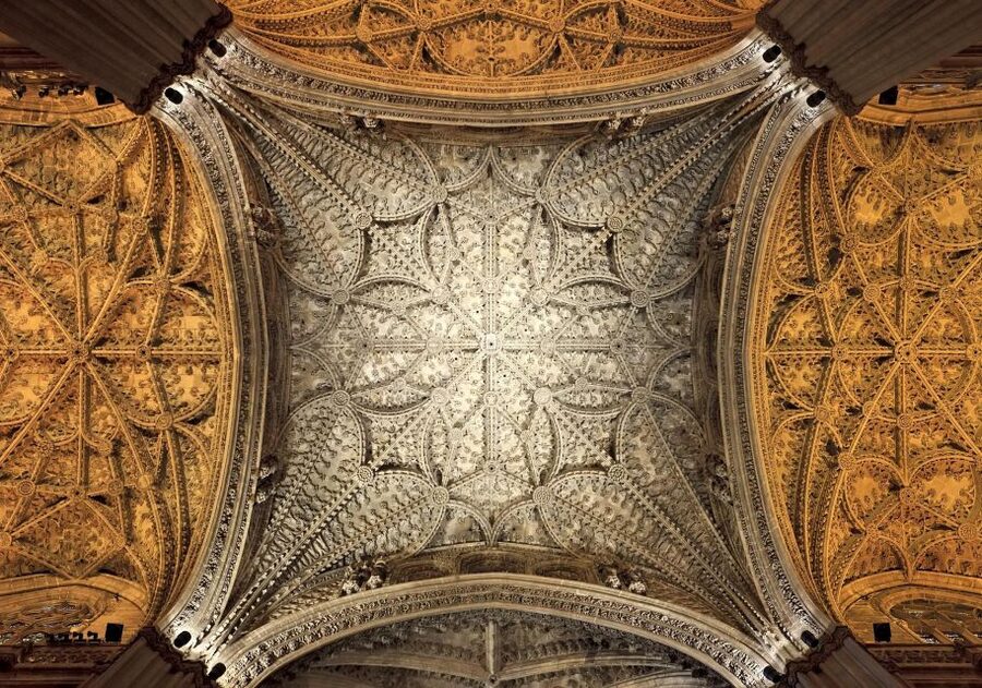 Seville: Tour Alcázar, Cathedral & Giralda Priority Access - What the guides add, and where the tour can falter