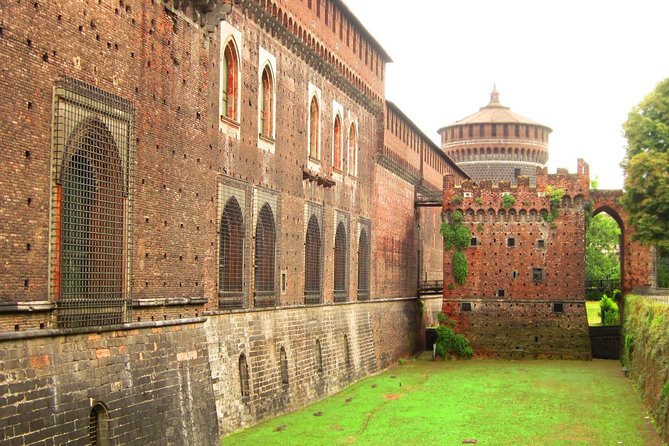 Sforza Castle and Michelangelo's Pietà Rondanini guided experience - The value of a live guide in a large castle
