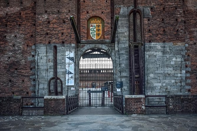 Sforza Castle and Michelangelo's Pietà Rondanini guided experience - Group size, private upgrades, and personal attention
