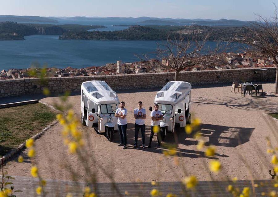 Šibenik: 3 hours City&wine tour, tasting and fortresses inc - Riding through the city with a local driver-guide