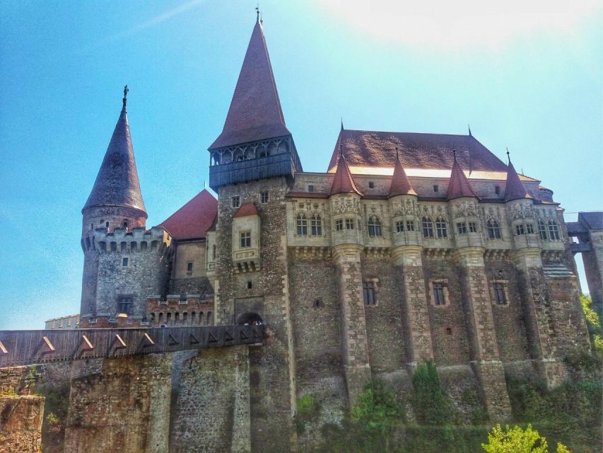 Sibiu: Alba Iulia and Corvin Castle Guided Tour - Corvin Castle and its towers, walls, and legends