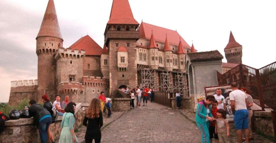 Sibiu: Alba Iulia and Corvin Castle Guided Tour - Lunch around Corvin Castle or Alba Iulia