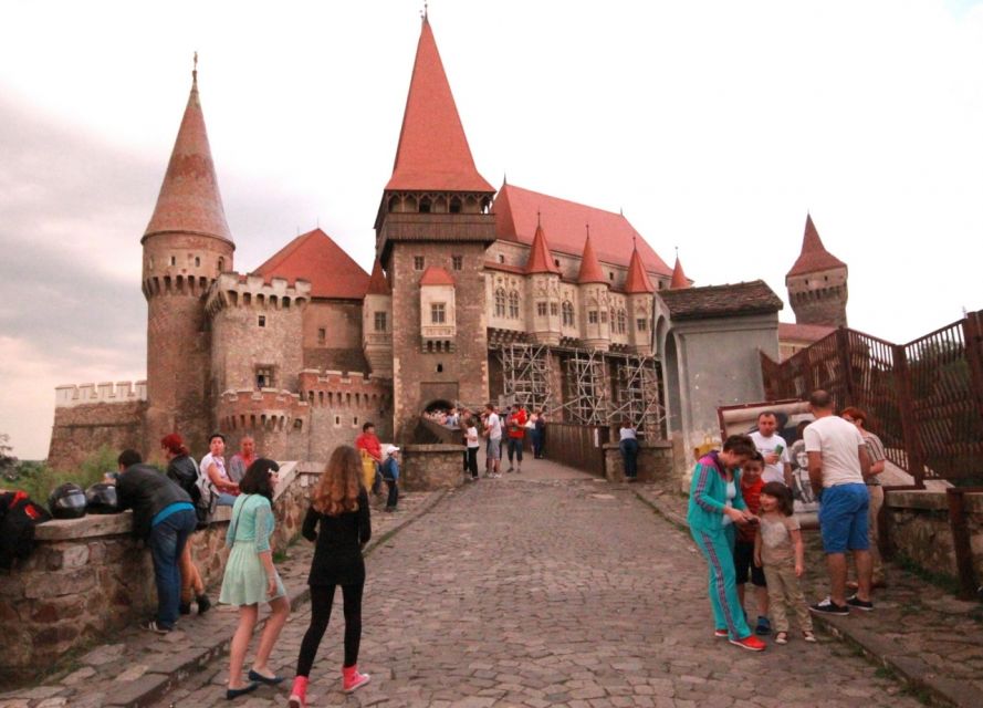 Sibiu: Alba Iulia and Corvin Castle Guided Tour - The 2.5-hour drive from Sibiu to Hunedoara