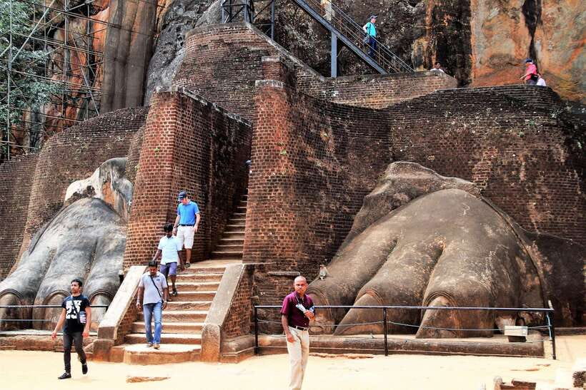 Sigiriya: Rock Fortress Private Guided Walking Tour - Boulder gardens and the first serious climb