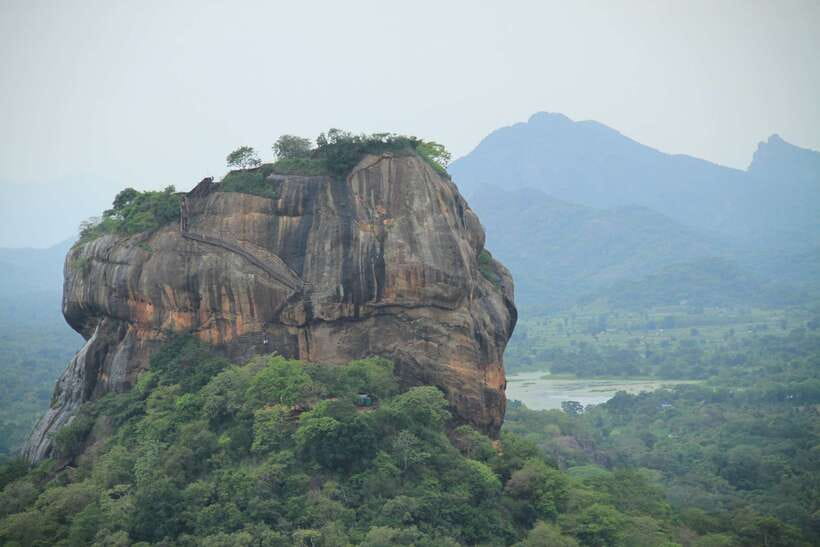 Sigiriya: Rock Fortress Private Guided Walking Tour - Reaching the summit palace ruins