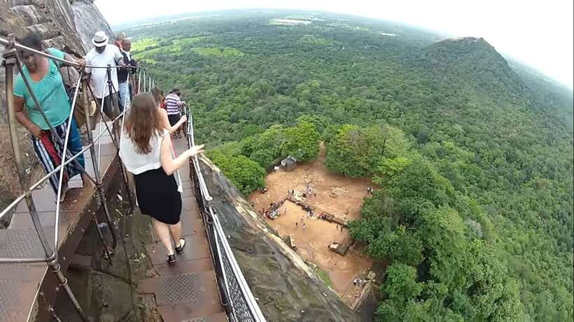 Sigiriya: Rock Fortress Private Guided Walking Tour - Timing, weather, and what to carry
