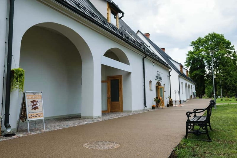 Sigulda Day Tour - Castle Ruins, Gūtmaņala Grotto, & More - Sigulda Castle, from a 1207 fortress to weathered ruins