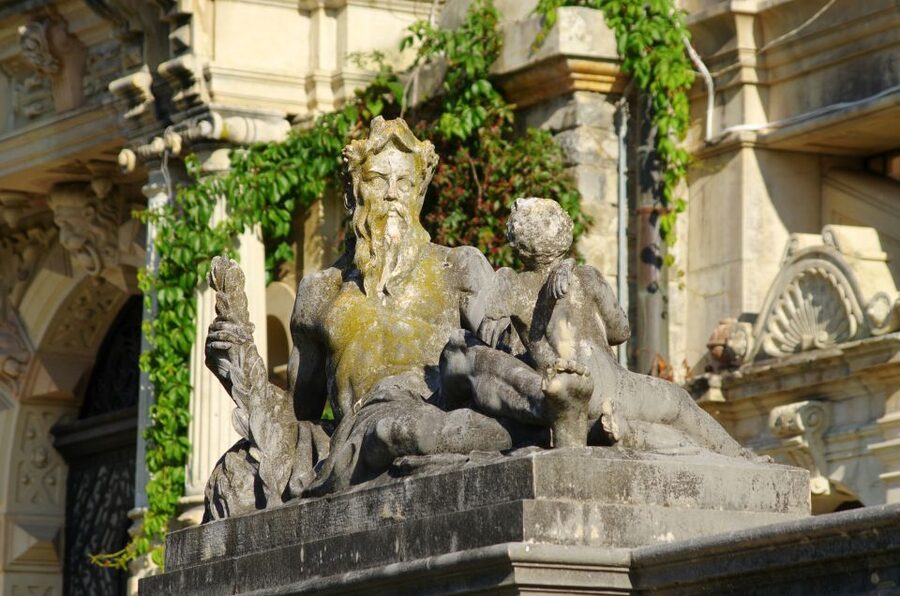 Sinaia: Peleș Castle Tour with An Expert Guide - The first floor and royal apartments