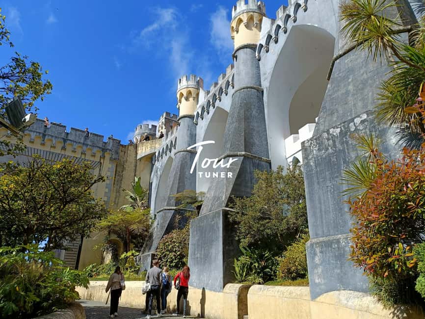 Sintra: Moorish Castle, Pena Palace, Cabo da Roca, & Cascais - Free time and coastal atmosphere in Cascais