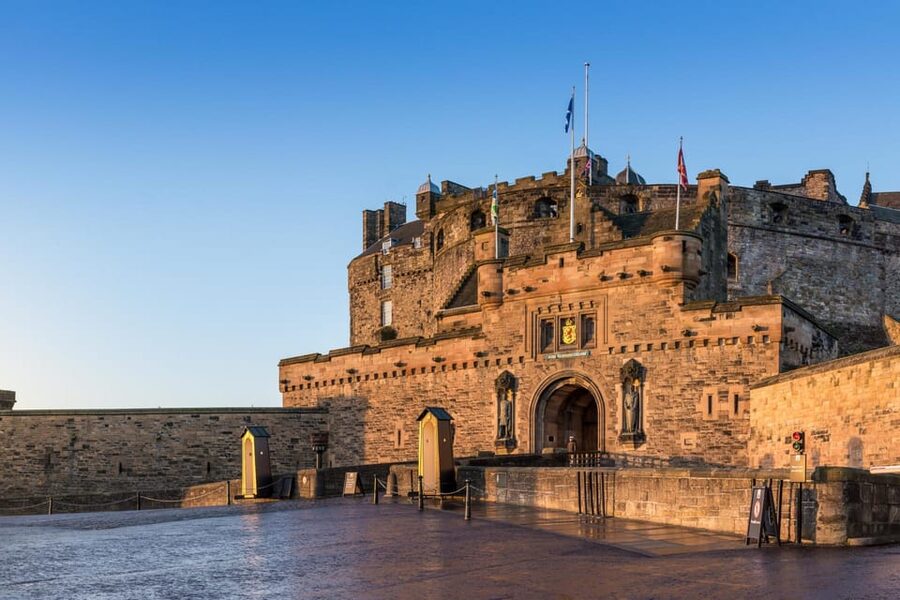 Skip-the-line Edinburgh Castle with Old Town Walking Tour - How skip-the-line entry really works