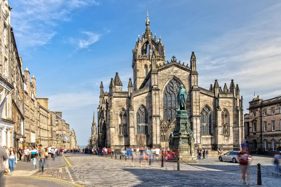 Skip-the-line Edinburgh Castle with Old Town Walking Tour - Is $308 per person fair value?