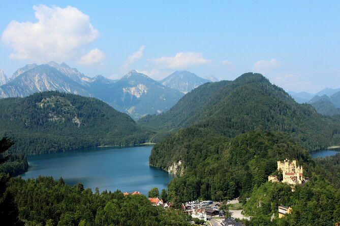 Skip The Line Neuschwanstein Castle Tour from Hohenschwangau - Starting at Hohenschwangau and reaching the castle
