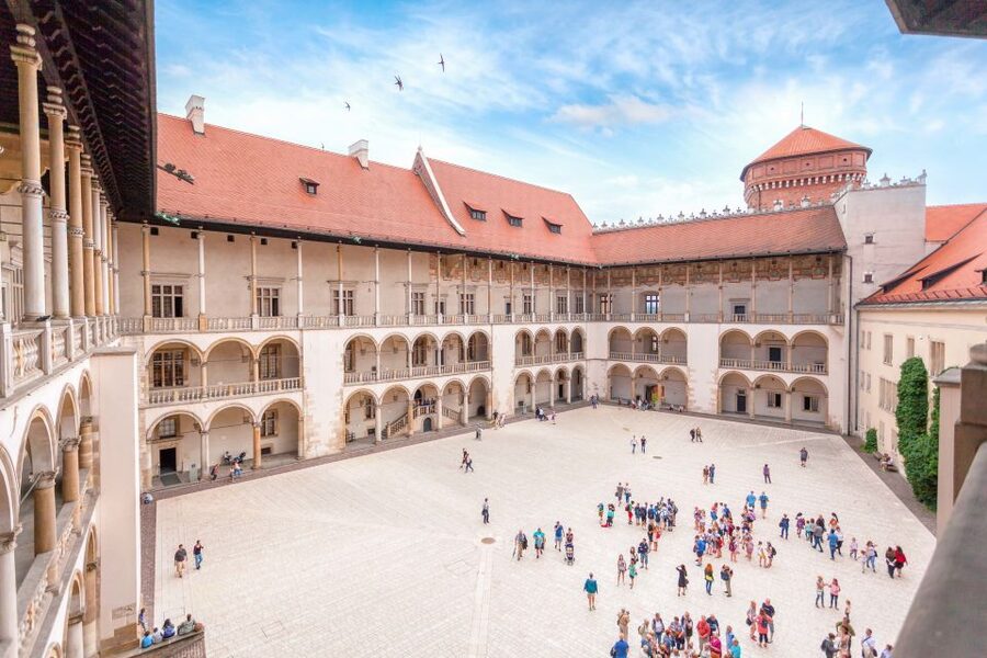 Skip-the-Line Wawel Castle Chambers Private Tour - A private guide can turn decoration into a story