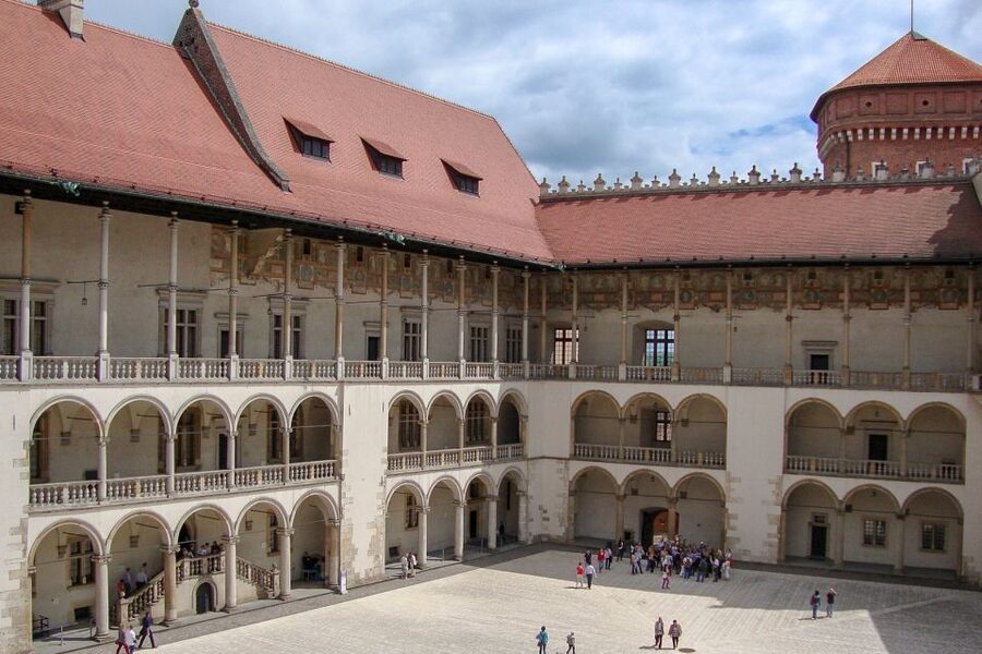 Skip-the-Line Wawel Castle Chambers Private Tour - How the skip-the-line access affects the day