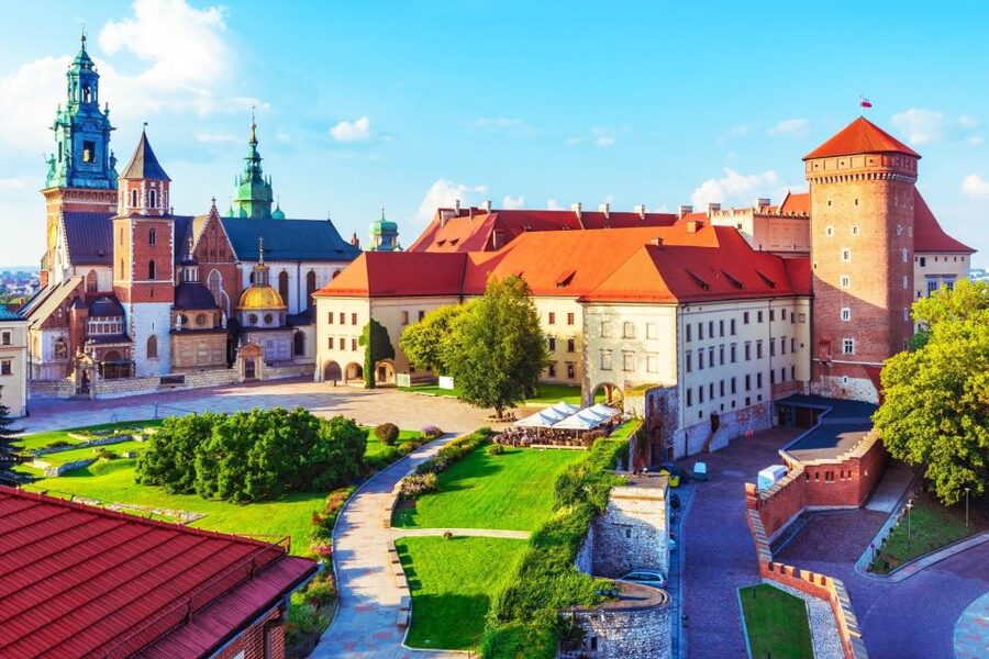 Skip-the-Line Wawel Castle Chambers Private Tour - The 3-hour tour adds royal tombs and Sigmund’s Bell
