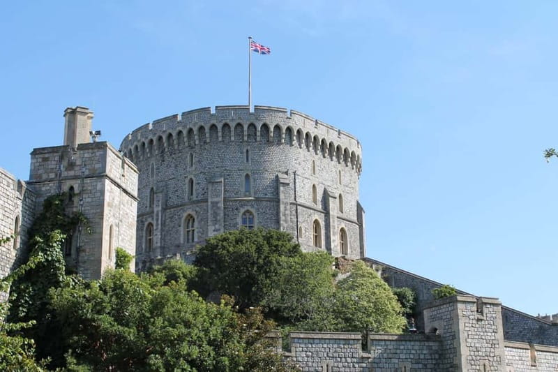 Skip-the-line Windsor Castle Day Trip from London with Guide - Leaving London by Underground and train