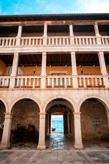 Split: Private tour to Salona, Vitturi castle and Trogir - Walking demands and what to pack