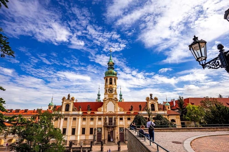 St Vitus Cathedral & Hidden Gems of Prague Castle - St. Vitus Cathedral in 45 focused minutes