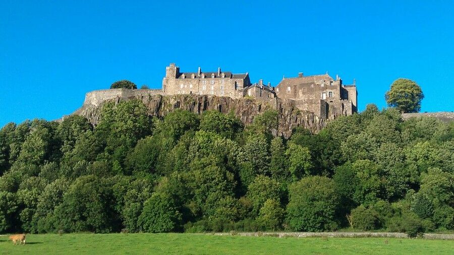 Stirling Castle, Highland Lochs & Whisky Tour from Edinburgh - A full Scottish day without changing hotels