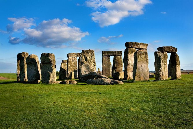 Stonehenge, Windsor Castle and Bath with Pub Lunch in Lacock - A big day that covers four chapters of England