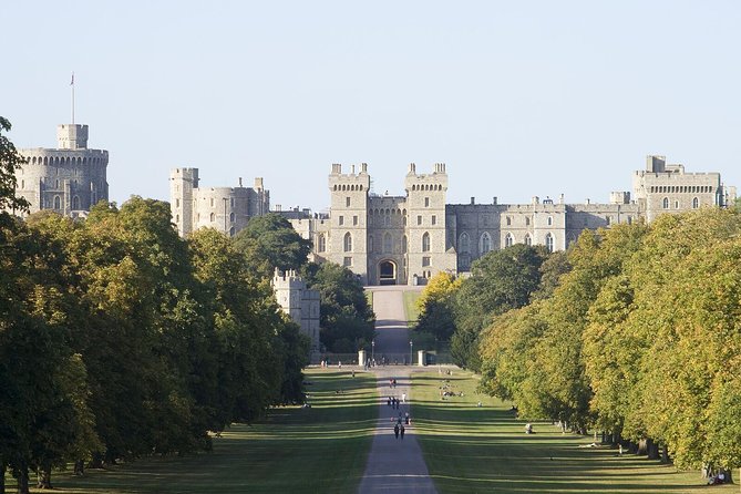 Stonehenge, Windsor Castle and Bath with Pub Lunch in Lacock - What the coach ride adds
