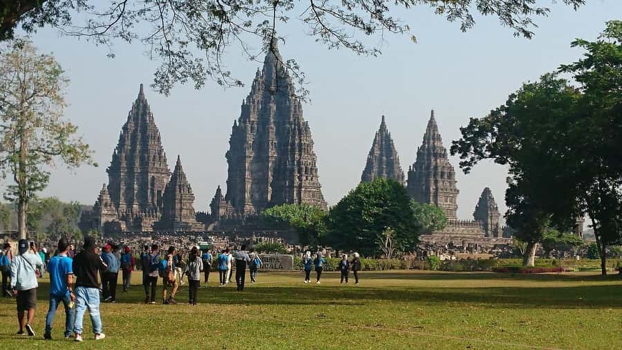 Sultan Palace, Prambanan Temple and Water Castle Guide Tour - Inside the Sultan’s Palace