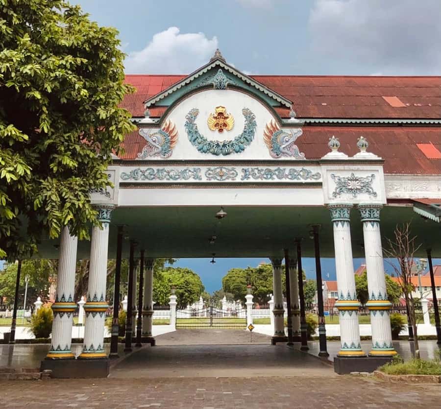 Sultan Palace, Prambanan Temple and Water Castle Guide Tour - Taman Sari’s pools and royal garden ruins