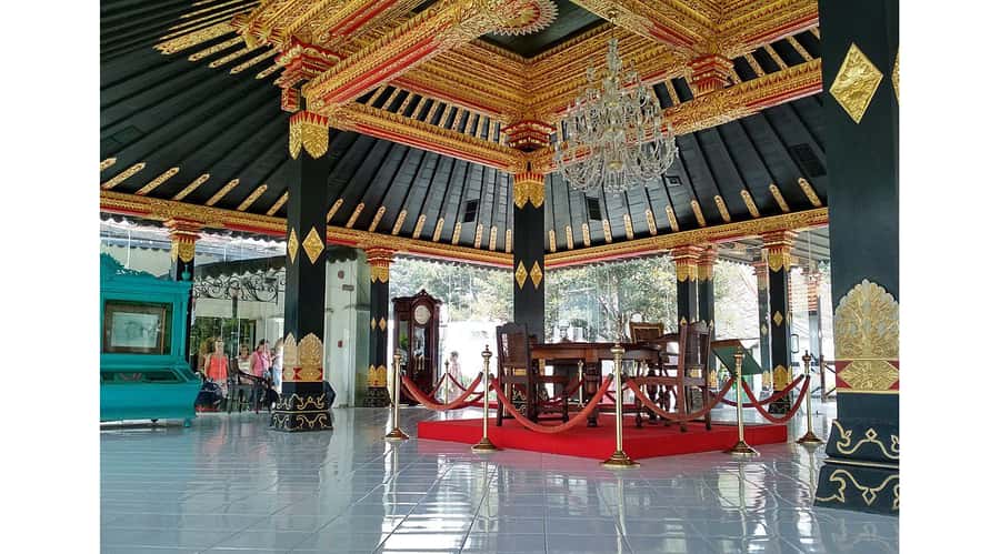 Sultan Palace, Water Castle & Prambanan Temple Guided Tour - Taman Sari and the old royal pools