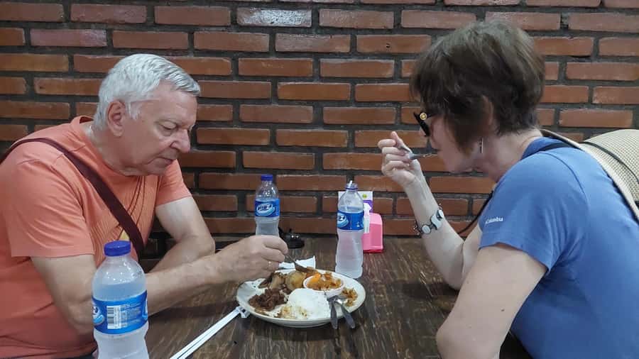 Taman sari water castle, sultan palace & local food tasting - The guide makes the difference