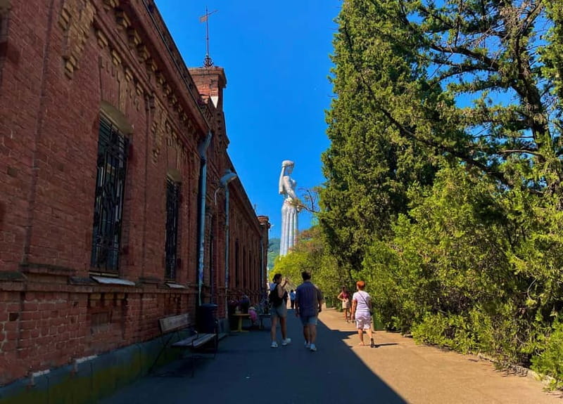 Tbilisi: Private Tour to Mother of Georgia & Narikala Castle - Why this one-hour ride works so well