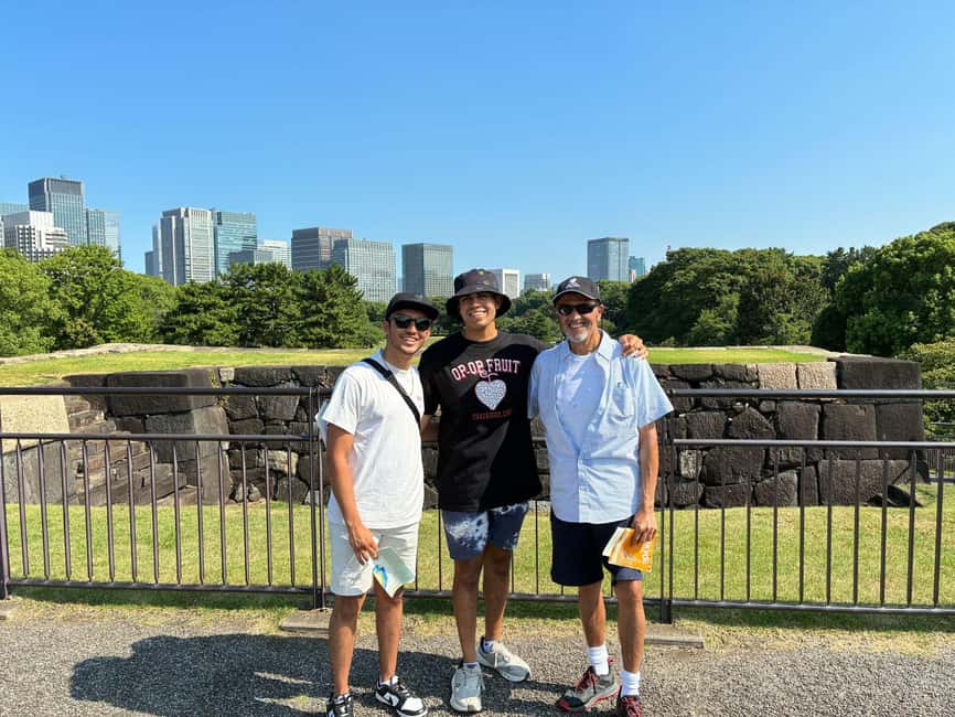 Tokyo: Edo Castle Ruins & Imperial Palace East Garden Tour - Edo Castle ruins and the former Honmaru