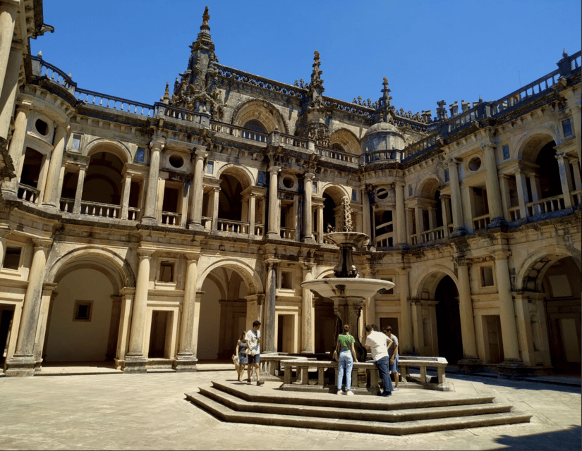 Tomar: Knight's Templar Castle and Convent of Christ Tour - Meeting your guide in Tomar